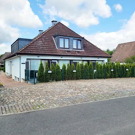 Haffkrug: Modern With Garden View And Terrace Apartment