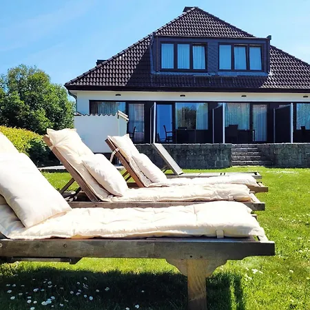 Haffkrug: Modern With Garden View And Terrace Apartment Scharbeutz